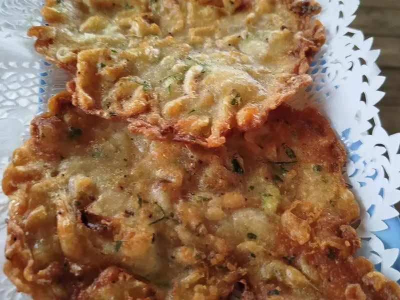 Tortillitas de camarones recién fritas